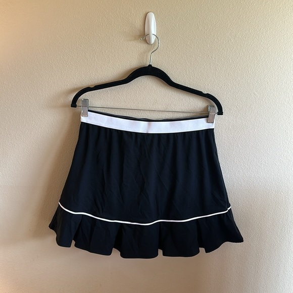 Mono B Clean Lines Skort Size L Black Pull On Style White Stripe Elastic Waist - Picture 7 of 12